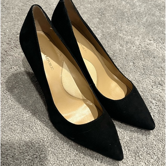 Banana Republic Heels - Picture 1 of 5